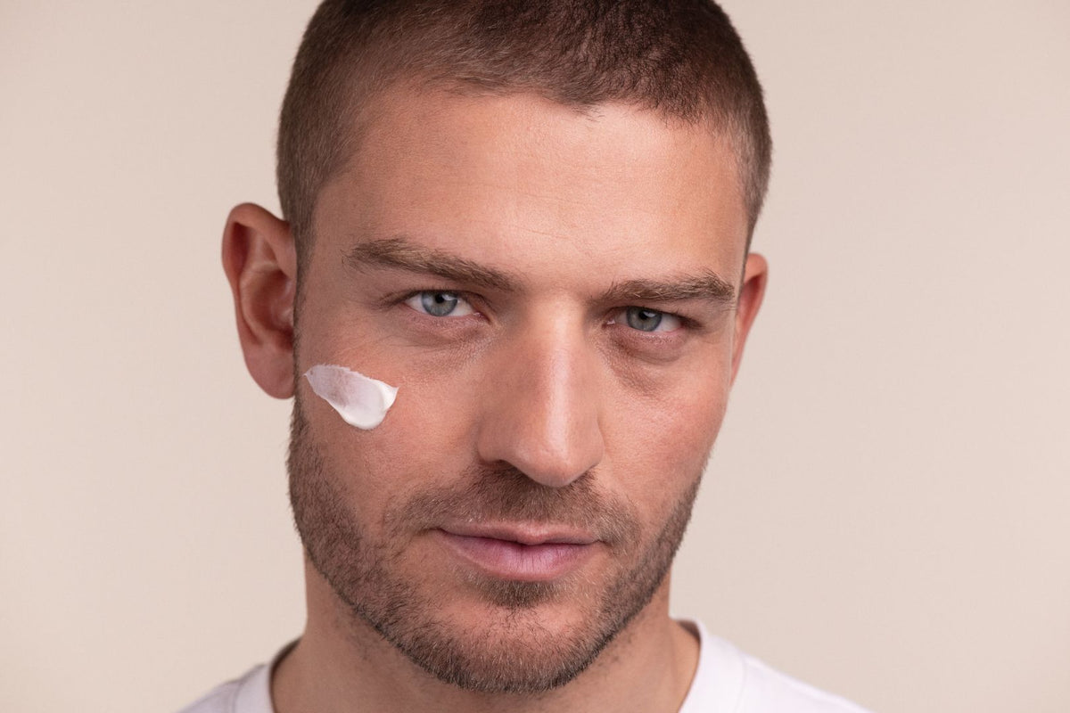 Routine minimaliste en 2 étapes pour homme pressé :